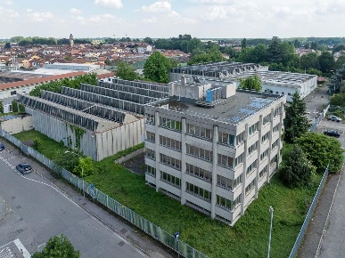 Foto Capannone industriale a Lacchiarella Centro di 17470 m² con 10 locali