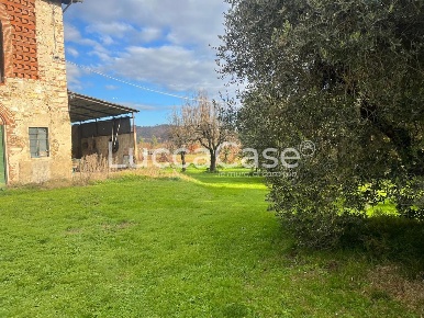Foto Rustico a Lucca Santa Maria a Colle - Ponte San Pietro di 380 m²