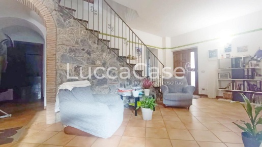 Foto Casa indipendente a Barga Fornaci Di Barga di 169 m² con 6 locali