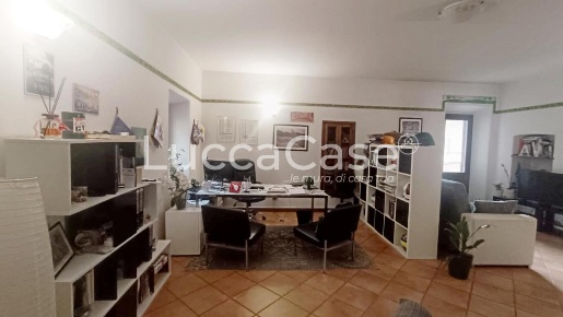 Foto Casa indipendente a Barga Fornaci Di Barga di 169 m² con 6 locali