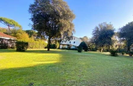 Foto Villa unifamiliare a Massa Ronchi - Poveromo di 350 m² con 9 locali