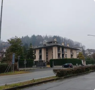 Foto Appartamento a Cuorgnè Centro di 185 m² con 5 locali in vendita