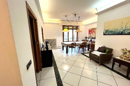 Foto Appartamento a Gambassi Terme Badia A Cerreto di 108 m² con 5 locali