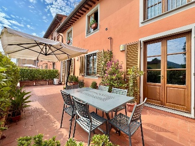 Foto Appartamento a Lucca Sant'Angelo di 90 m² con 5 locali in vendita