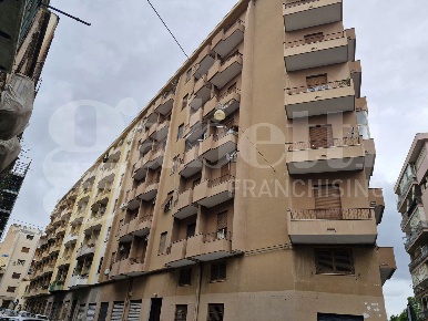 Foto Appartamento in Alfonso Il Magnanimo, Palermo Oreto - Perez di 150 m²