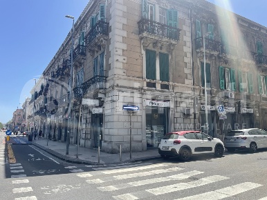 Foto Negozio in Via Garibaldi 235, Messina Centro Storico di 120 m²