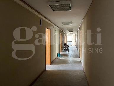 Foto Ufficio in Via Rubini 11, Brindisi Centro Storico di 600 m² in vendita