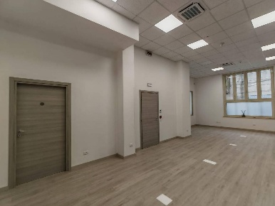 Foto Locale commerciale in canne, Pianopoli Centro di 260 m² con 7 locali