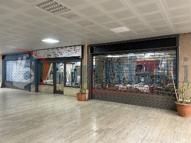 Foto Negozio in Via Catania 467, Messina Provinciale di 105 m² con 1 locali