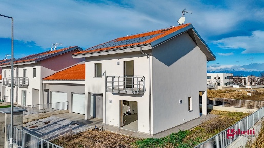 Foto Villa a schiera in Via Amleto Bertoni, Saluzzo di 180 m² con 5 locali