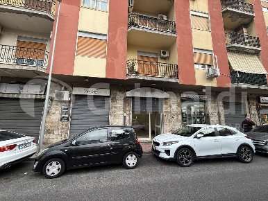 Foto Negozio in Via marco polo 103, Messina Minissale di 60 m² con 2 locali
