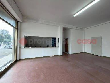 Foto Magazzino in G. TONIOLO, Arezzo Pescaiola di 436 m² con 5 locali