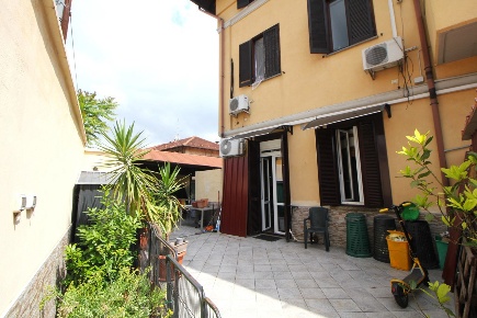Foto Appartamento in Via Curtatone 48, Legnano di 85 m² con 3 locali