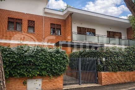 Foto Appartamento in LEONIDA RECH, Roma Ponte Mammolo di 75 m² con 2 locali