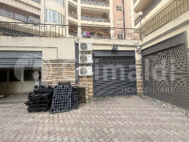 Foto Magazzino in Via Adolfo Celi 47, Messina Minissale di 400 m²