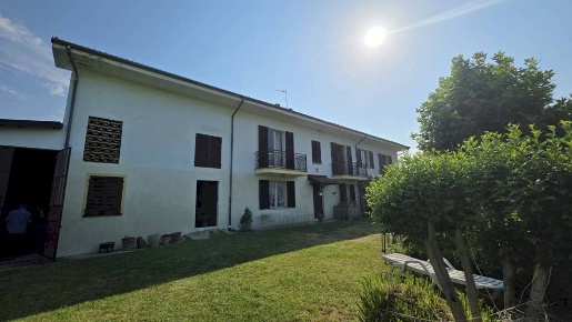 Foto Rustico in strada Cascinetta, Costigliole d'Asti di 464 m² in vendita
