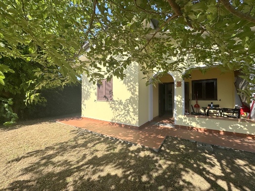 casa indipendente in vendita a Viareggio in zona Torre del Lago
