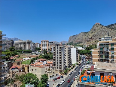 Foto Appartamento a Palermo Montepellegrino di 165 m² con 6 locali
