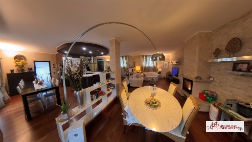 Foto Villa unifamiliare in Via Restelli, Sedriano di 280 m² con 6 locali