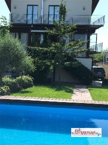 Foto Villa unifamiliare in Via Francesco Restelli, Sedriano Centro