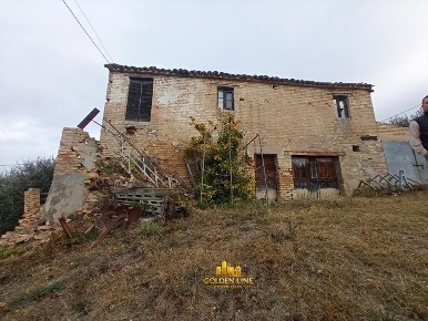 Foto Rustico a Acquaviva Picena di 230 m² con 6 locali in vendita