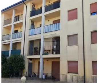 Foto Appartamento in Degli Alpini, Carpenedolo Centro di 90 m² con 4 locali