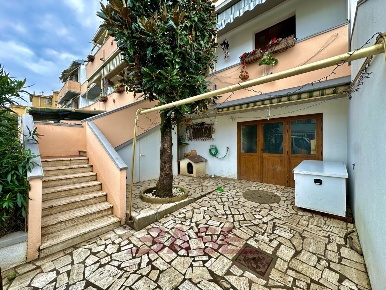 Foto Appartamento in Via Chiusa Madonna, Bibbona Centro di 114 m²