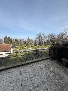 Foto Appartamento in Via Manzoni 1, Arona Dagnente di 95 m² con 4 locali