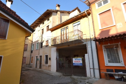Foto Case semi ndipendenti a Valdagno Centro di 266 m² con 6 locali