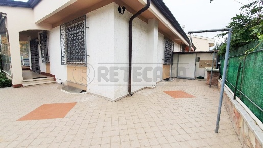 Foto Villa bifamiliare a Viareggio di 120 m² con 4 locali in vendita