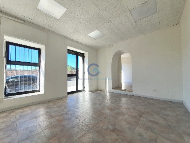 Foto Locale commerciale in Viale degli Angioini 93, Catanzaro Sala di 40 m²