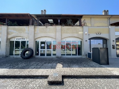 Foto Magazzino in Via Ponte Valle Trave, Anguillara Sabazia Centro