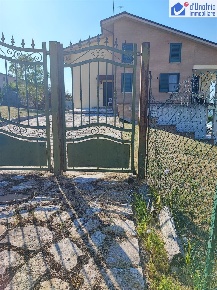 Foto Villa unifamiliare in SAN VITO, Campobasso di 180 m² con 5 locali