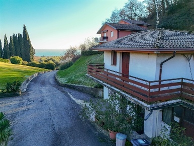 Foto Casa indipendente a Padenghe sul Garda di 80 m² con 5 locali