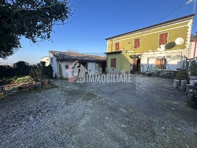 Foto Casa indipendente in VIA PO, Martignana di Po di 195 m² con 7 locali