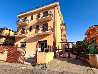 Foto Negozio in Montepaone, Roma Morena di 90 m² in affitto