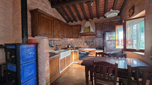 Foto Appartamento in Policiano, Arezzo Puliciano di 94 m² con 4 locali