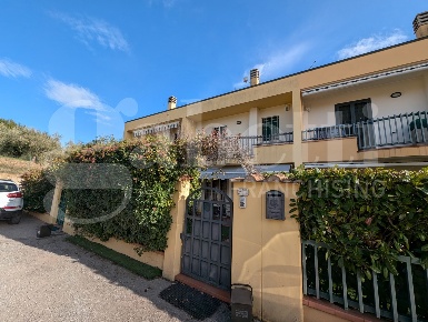 Foto Villa a schiera in Via GIUSEPPE DI VITTORIO 24, Torgiano Centro
