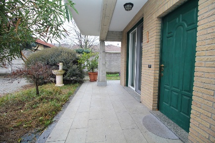 Foto Villa unifamiliare in Via sant'ambrogio 11, Rescaldina di 186 m²