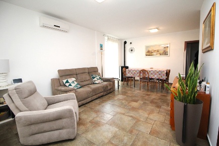 Foto Villa unifamiliare in Via sant'ambrogio 11, Rescaldina di 186 m²