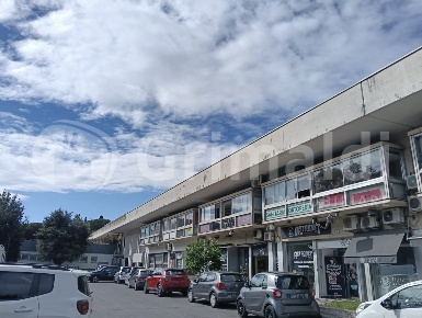 Foto Negozio in Prassilla, Roma Casal Palocco di 59 m² con 3 locali