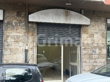Foto Negozio in Via marco polo 103, Messina Minissale di 60 m² con 2 locali