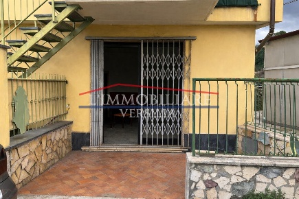 Foto Locale commerciale a Massa Mirteto di 26 m² con 1 locali in vendita