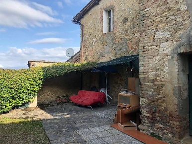 Foto Casale a Siena Fuori Porta Tufi di 250 m² con 12 locali in vendita