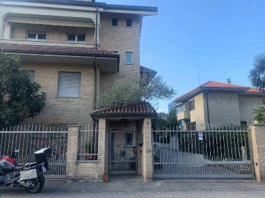 Foto Appartamento a Limbiate Centro di 72 m² con 3 locali in vendita