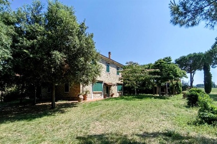 Foto Rustico a Rosignano Marittimo Vada di 270 m² con 8 locali in vendita