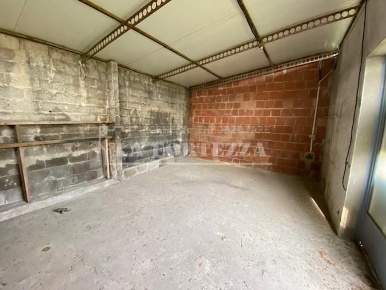 Foto Magazzino a Pisa Gagno - Passi di 50 m² con 2 locali in affitto