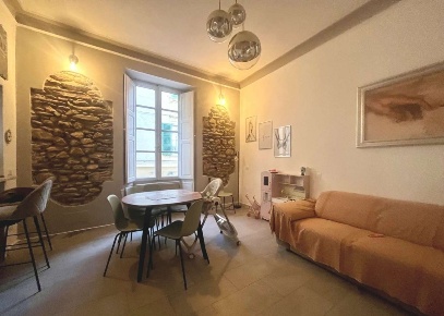 Foto Appartamento a Massa Centro di 127 m² con 6 locali in vendita