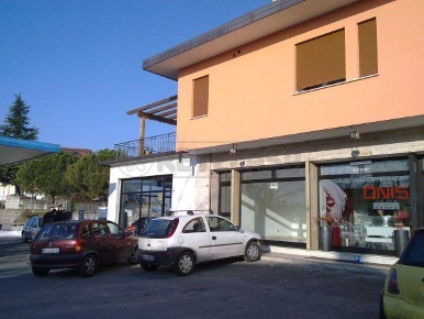 Foto Locale commerciale a Bassano del Grappa Centro di 70 m² con 2 locali