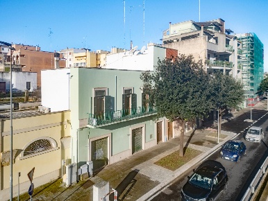 Foto Casa indipendente in Viale G. Leopardi 157, Lecce Ariosto di 370 m²